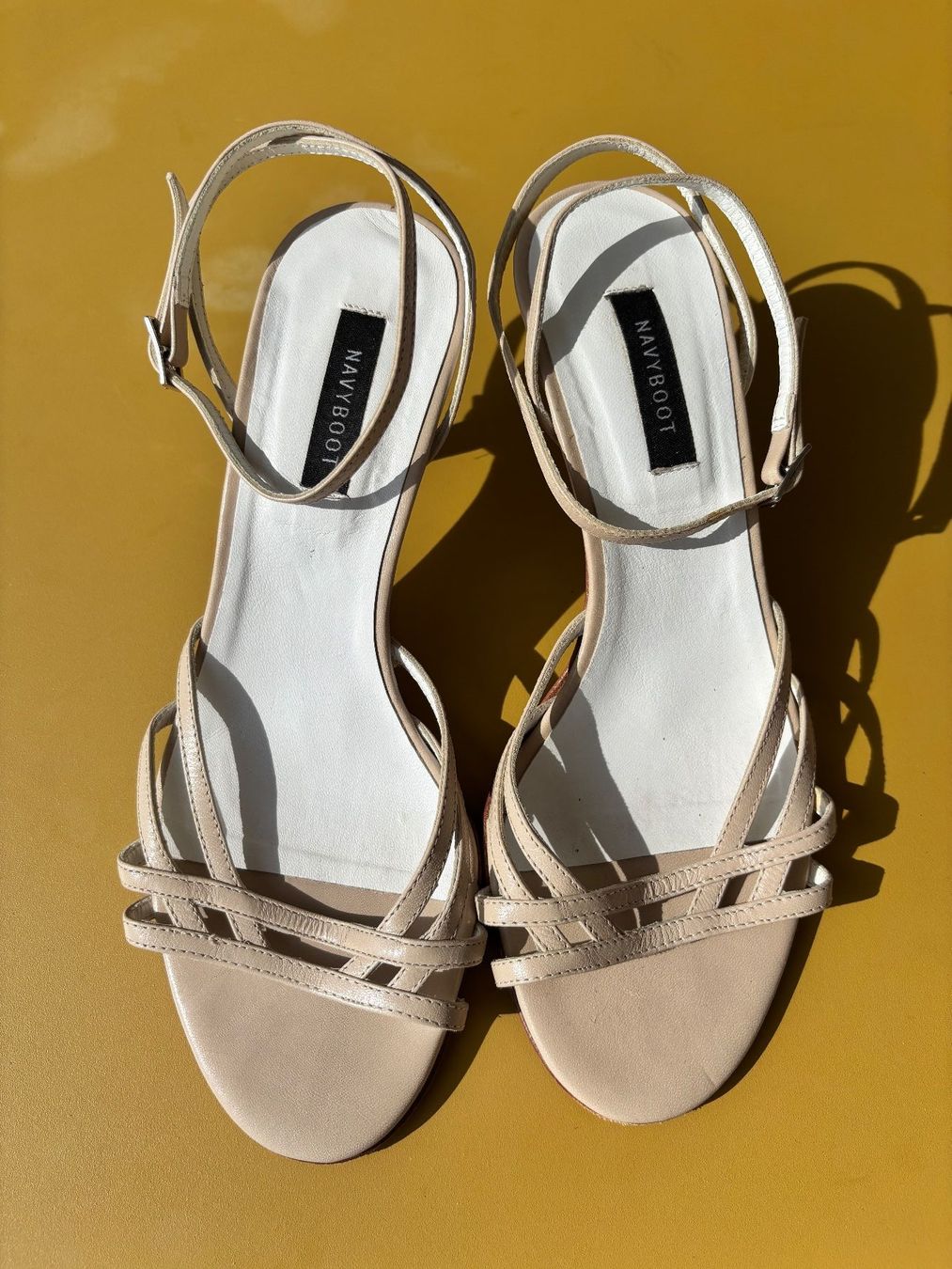 Navyboot Scarpe da donna: NAVYBOOT nudefarbene Riemchensandalen Gr. 36 – Usato da Zürich venduto da missmodernage