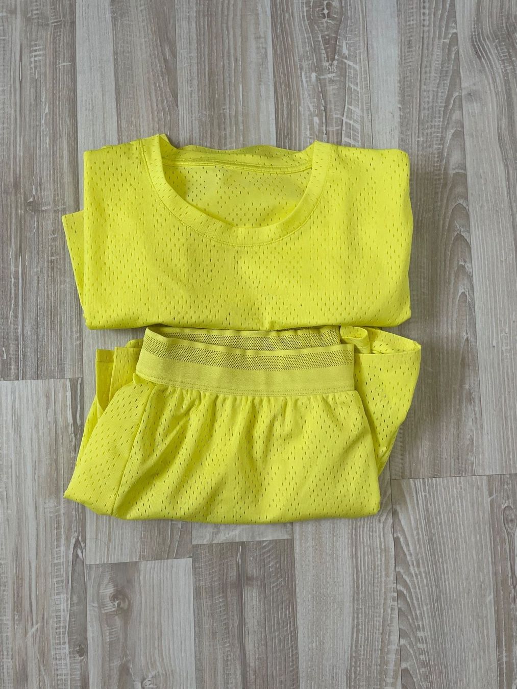 H&M Lotti di vestiti: Sport Shirt und Hose – Usato da Freienwil venduto da weberjoel