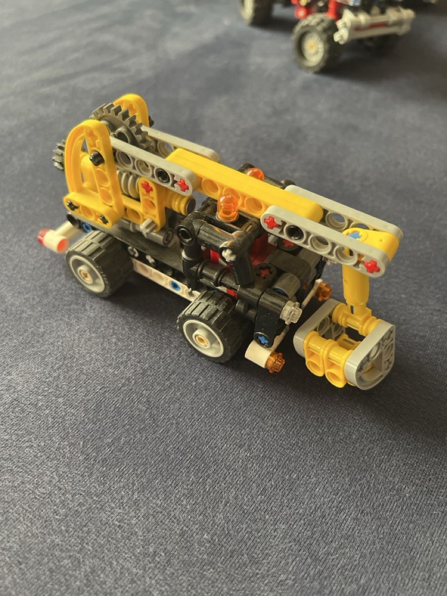 Lego Kit di costruzioni: LEGO Technic Auto Set 42103 guter Zustand – Usato da Steinhausen venduto da Findus2014 1