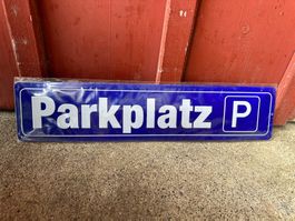 Parkplatz hinweis signalisation