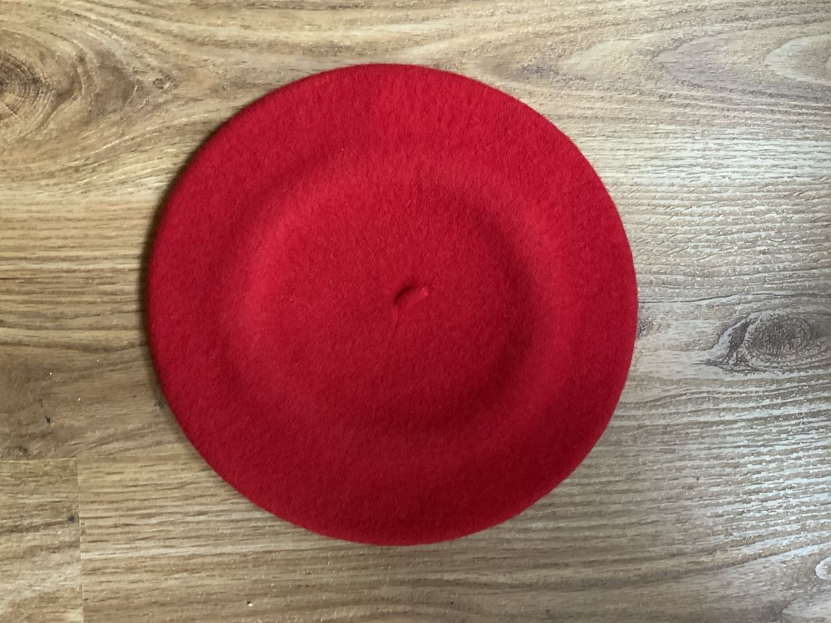 Copricapi, berretti & cappellini: Béret rot – Nuovo (secondo la descrizione) da Sursee venduto da ADLE7791