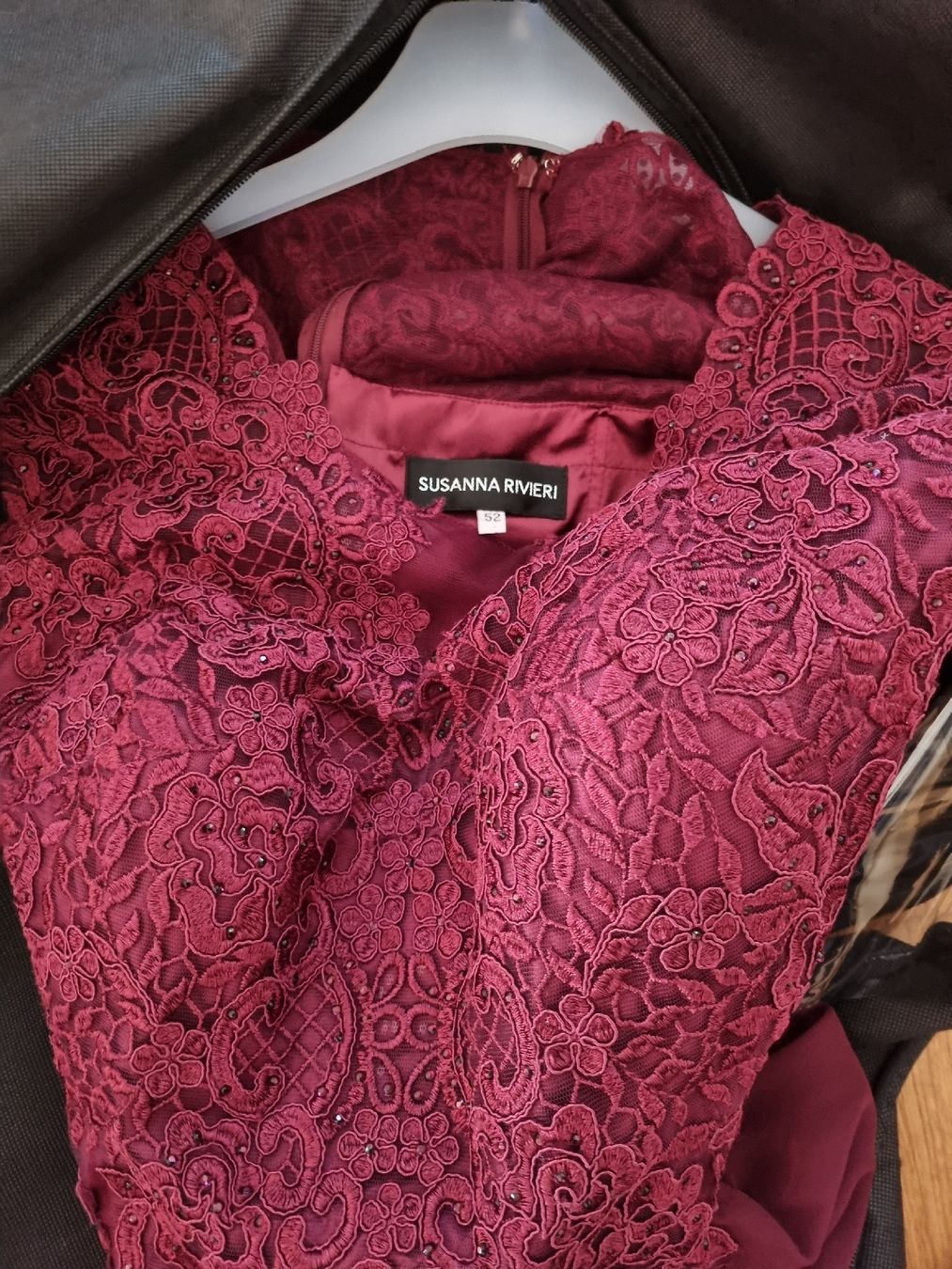 Kleider: Bordeau rotes Abendkleid – Gebraucht aus Gattikon von JSB18 1