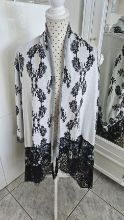Schöner Cardigan mit Spitze, Grösse 40, Top Zustand!