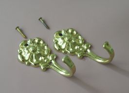 Messing-Haken mit Blumenornament und Schrauben 2Stk.
