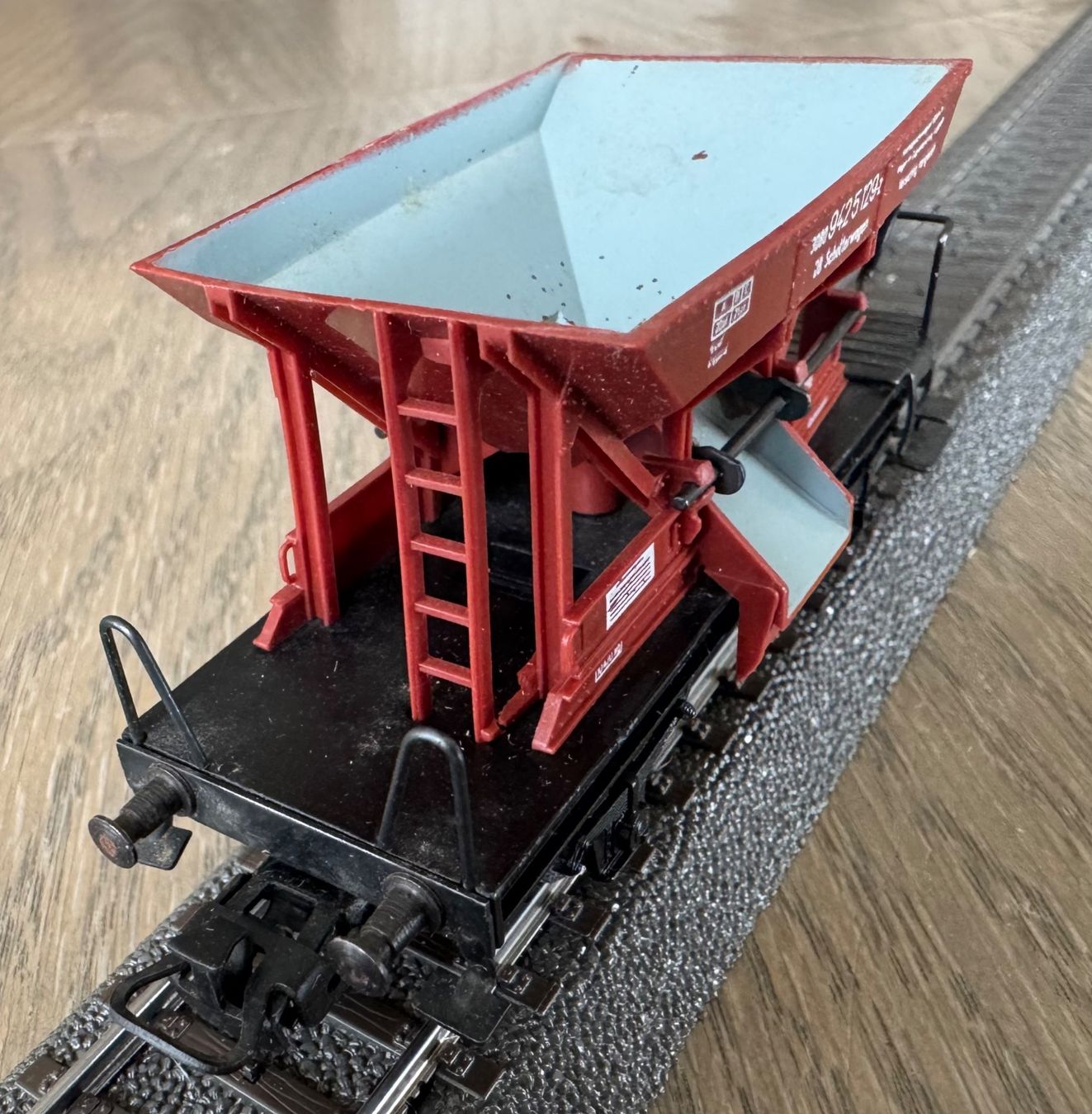Märklin Modellini di ferrovie: Schotterwagen der DB; OVP – Usato da St. Moritz venduto da Manu7500 1