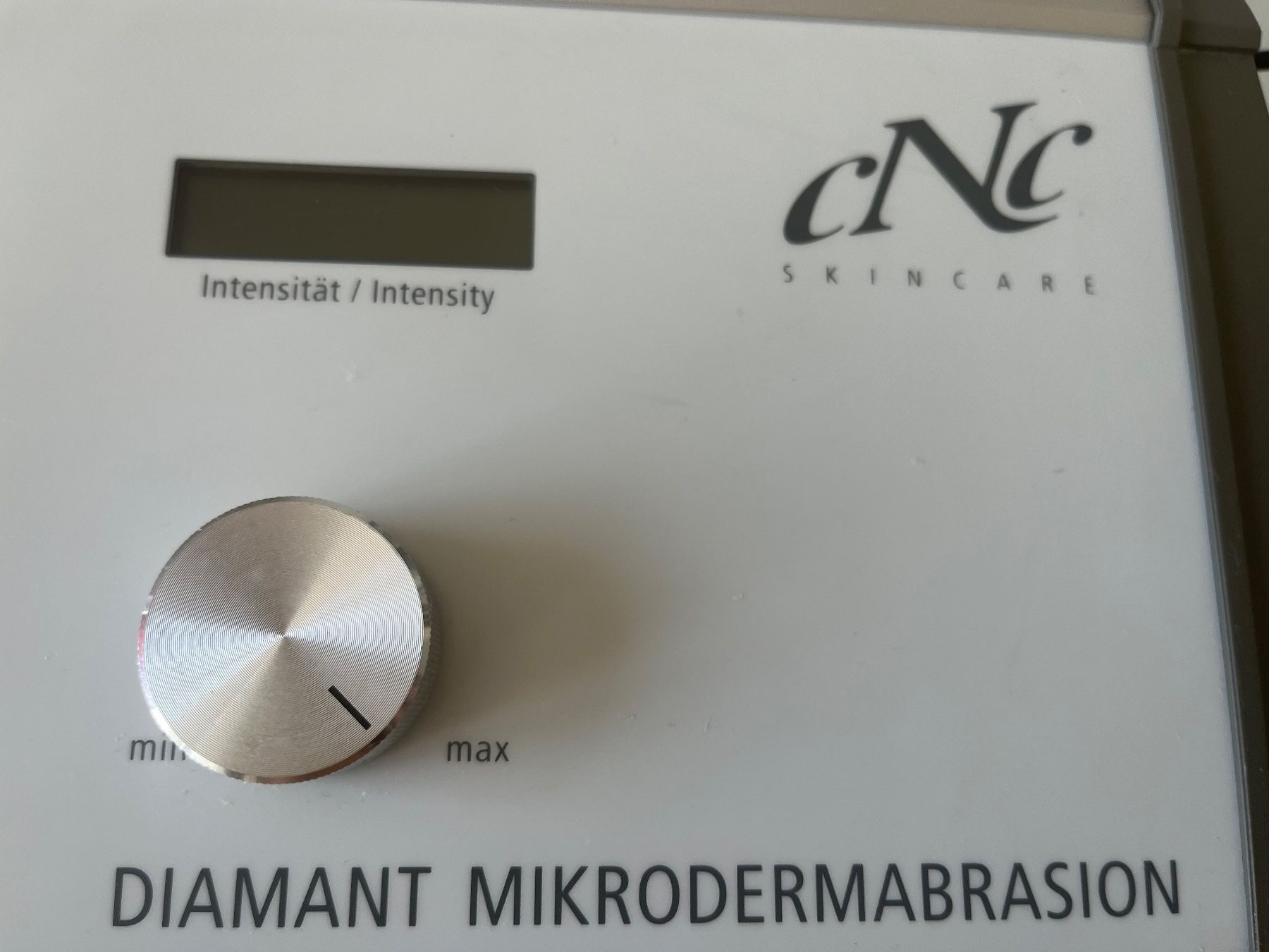 Cura del viso: Diamant Mikrodermabrasion – Usato da Davos Wiesen venduto da Roseli21
