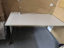 Schreibtisch