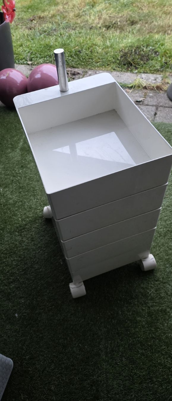 Banconi: Rollcontainer Bürocontainer Design Konstantin Grcic – Usato da Riedikon venduto da Winter21. 1