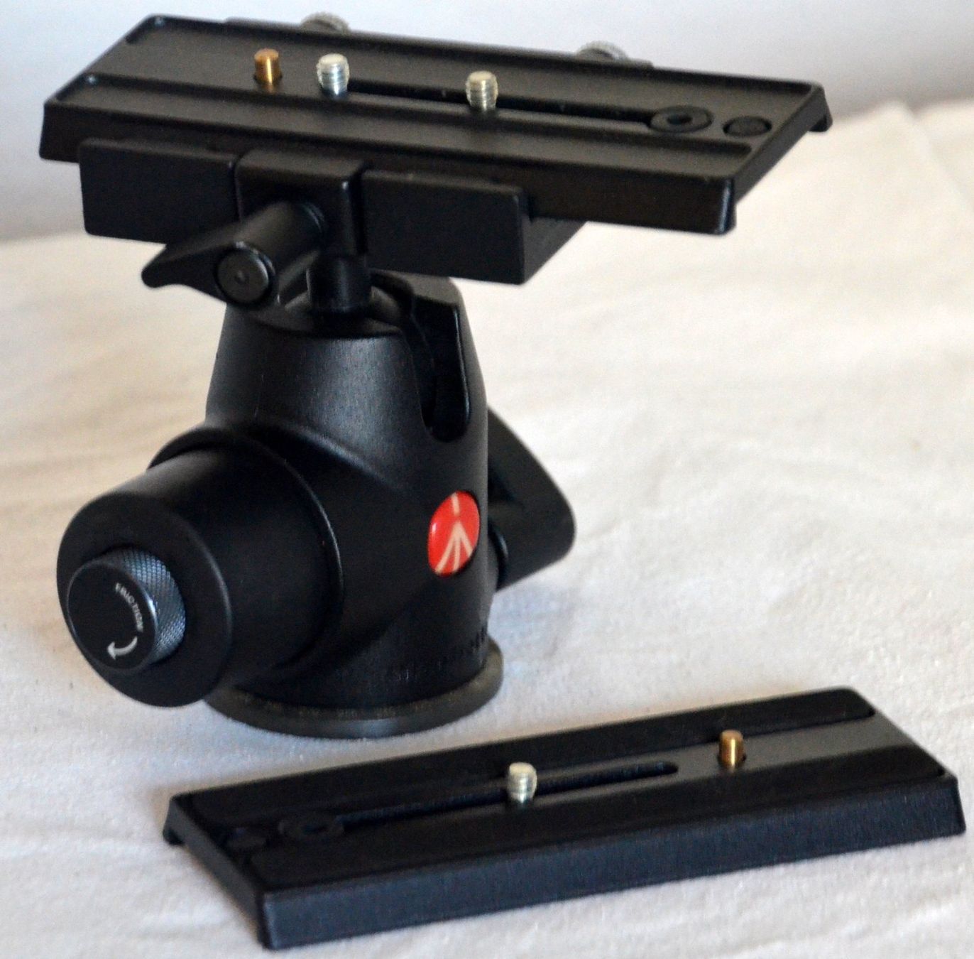 Manfrotto Sonstige Dekorationen & Accessoires: Manfrotto MN 468MGRC3 Stativ Kugelkopf / Rotule – Gebraucht aus Collonges von arashee 1
