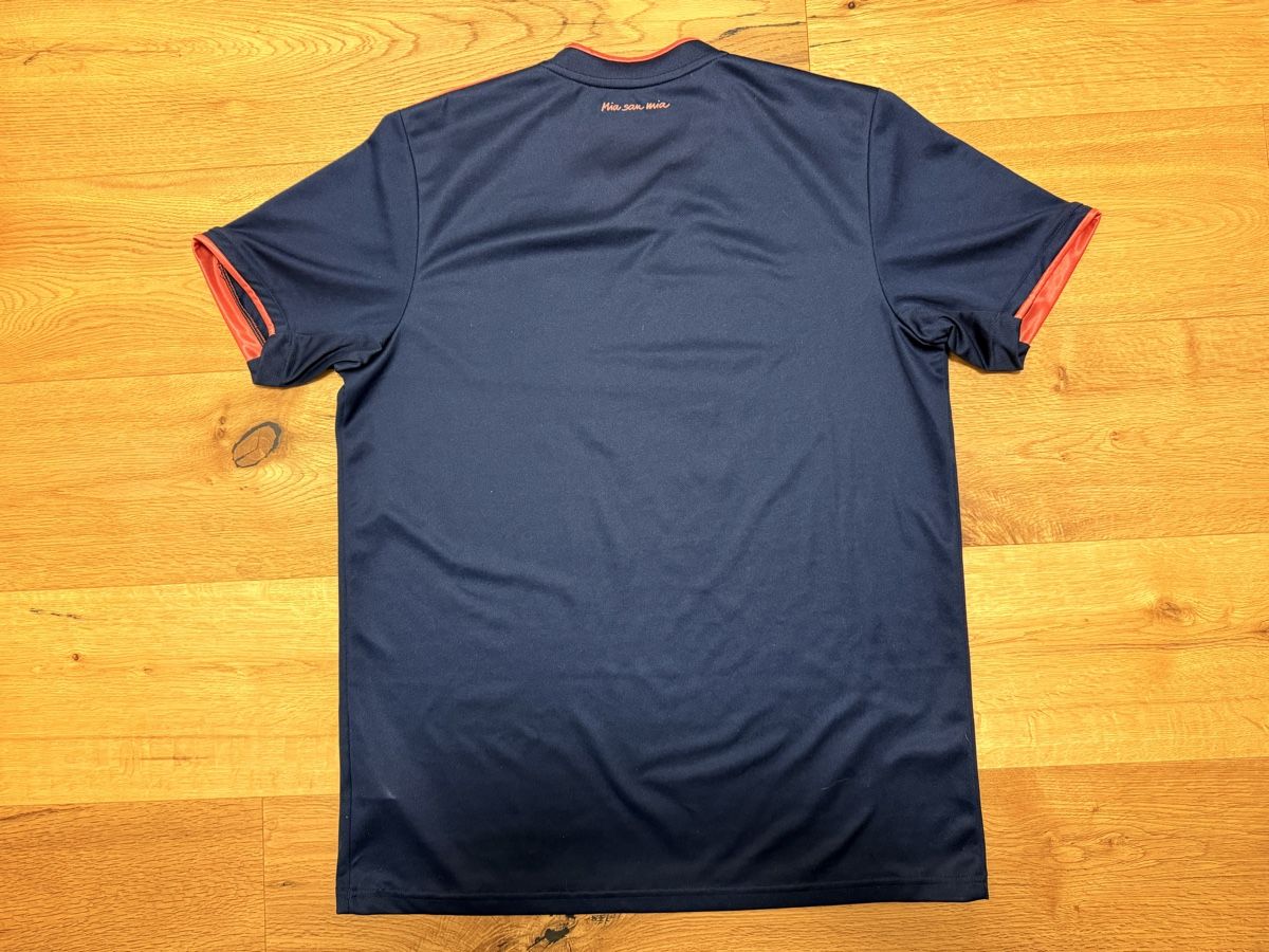 Bayern München Maillots de corps & Pantalons: FC Bayern München Trikot – D'occasion à Kerns par roc2554 1