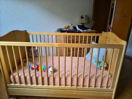 Lit bébé en bois massif, parfait état, à saisir maintenant!