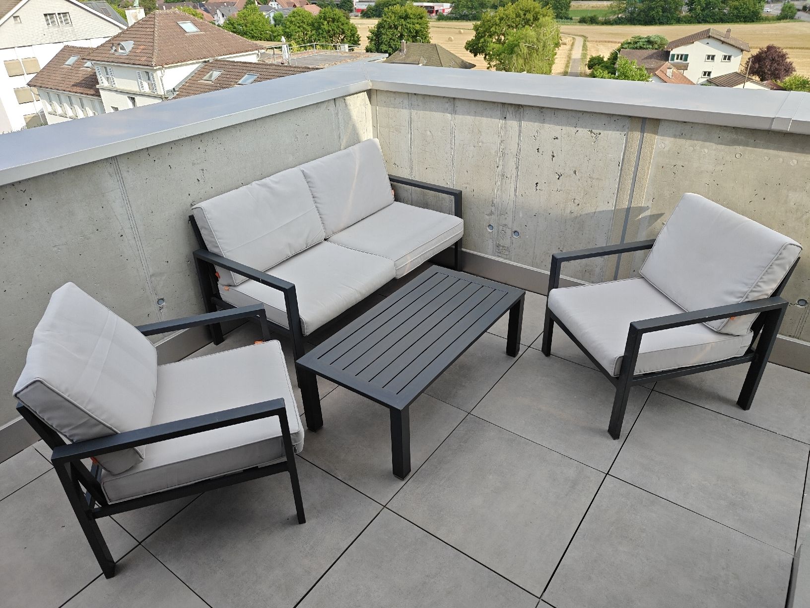 Set de table et chaises: Garten / Balkon Lounge Set – D'occasion à Pieterlen par Saemelili
