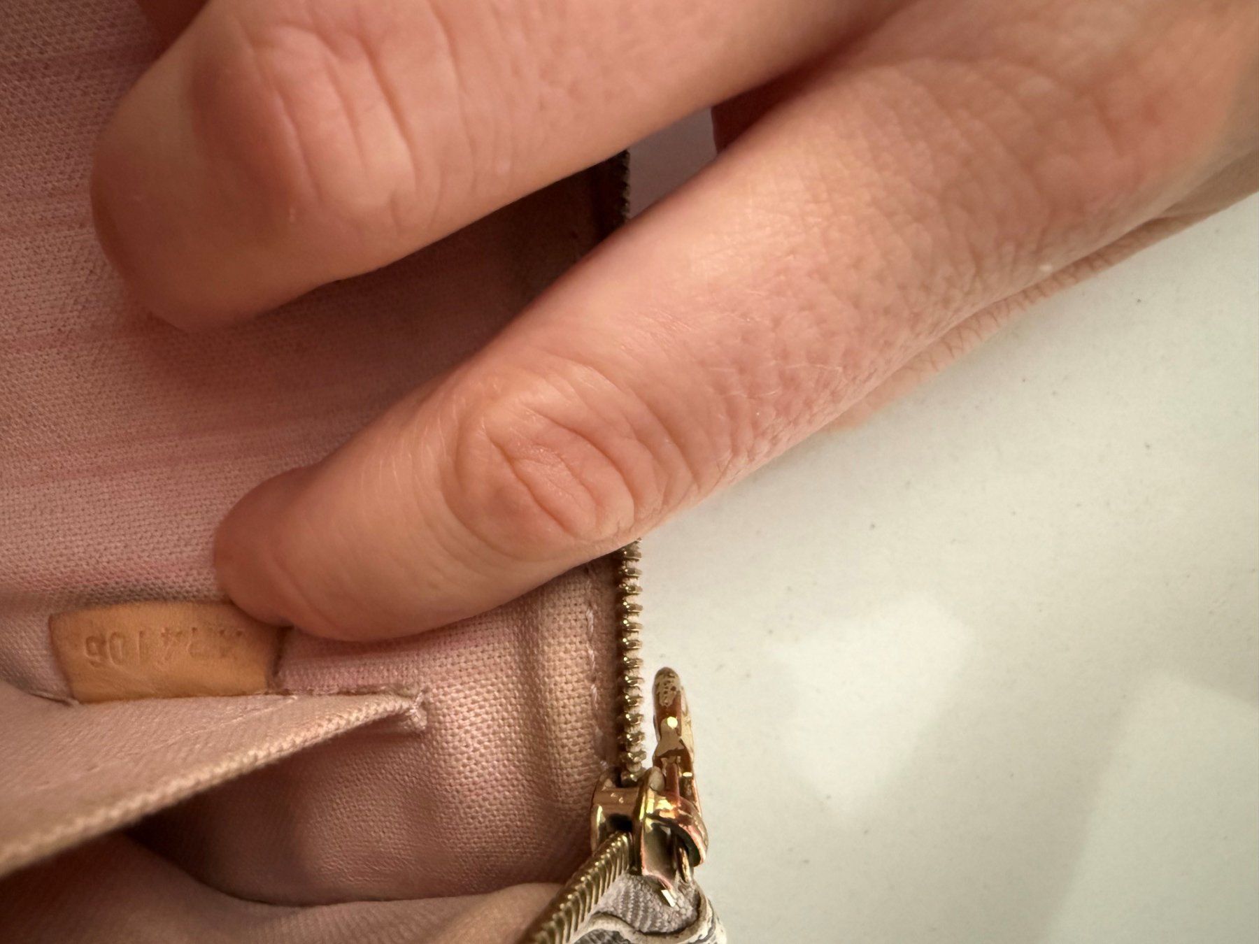 Louis Vuitton Sacs femmes: Louis Vuitton Neverfull Pouch Damier Azur - Authenticated – D'occasion à Chiggiogna par MEMA-INVEST 5