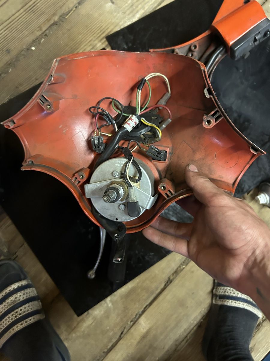 Vespa Alle Rollerersatzteile: Vespa Lenker  – Defekt aus Wohlenschwil von MajorTom73 2