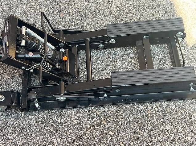 Tutti gli attrezzi: Sollevatore idraulico per motocicli – Usato da Cadro venduto da ocr_2l7b 3