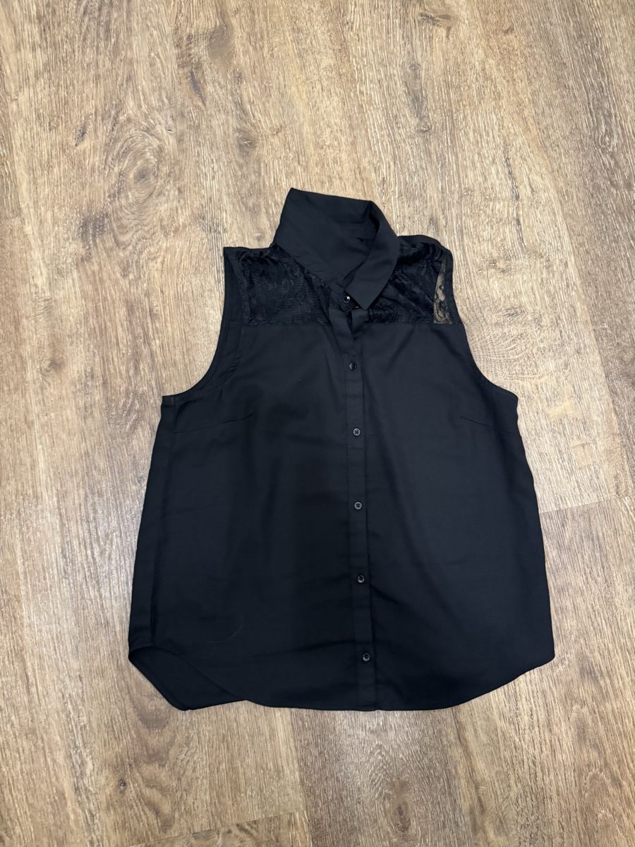Blusen: Schwarze Damenbluse – Gebraucht aus Escholzmatt von san_ym7z