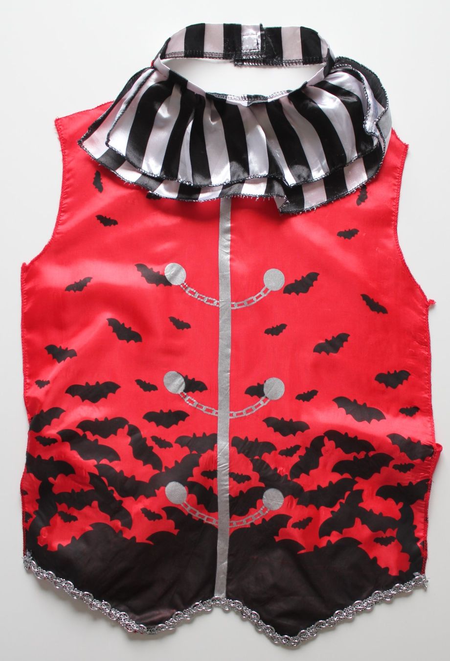 Costumi: Costume Dracula / vampire / Vampir t. 8 - 10 ans – Usato da Peseux venduto da CoolShoping 4