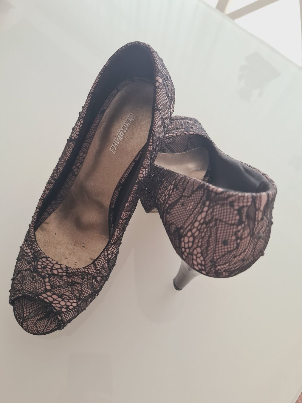 Scarpe da donna: Absatzschuhe mit Spitze, Gr. 36 – Nuovo (secondo la descrizione) da Zollikofen venduto da melanie057