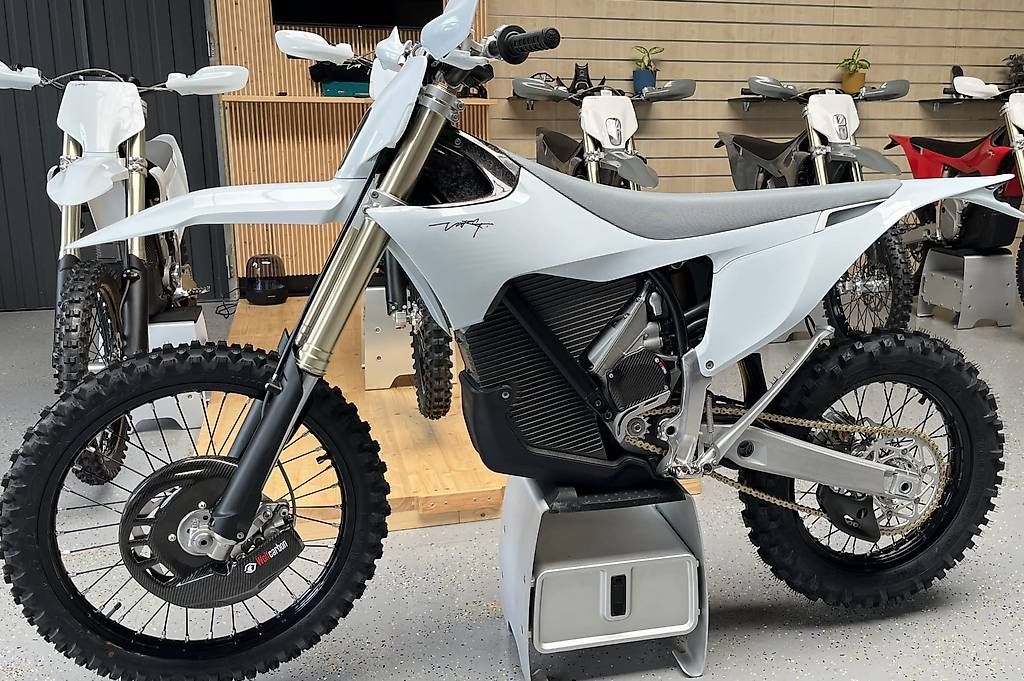 Tutti pezzi di ricambio auto: Carbon-Gehäusechutz links STARK VARG MX, EX – Usato da Zuzgen venduto da VaderAK 4