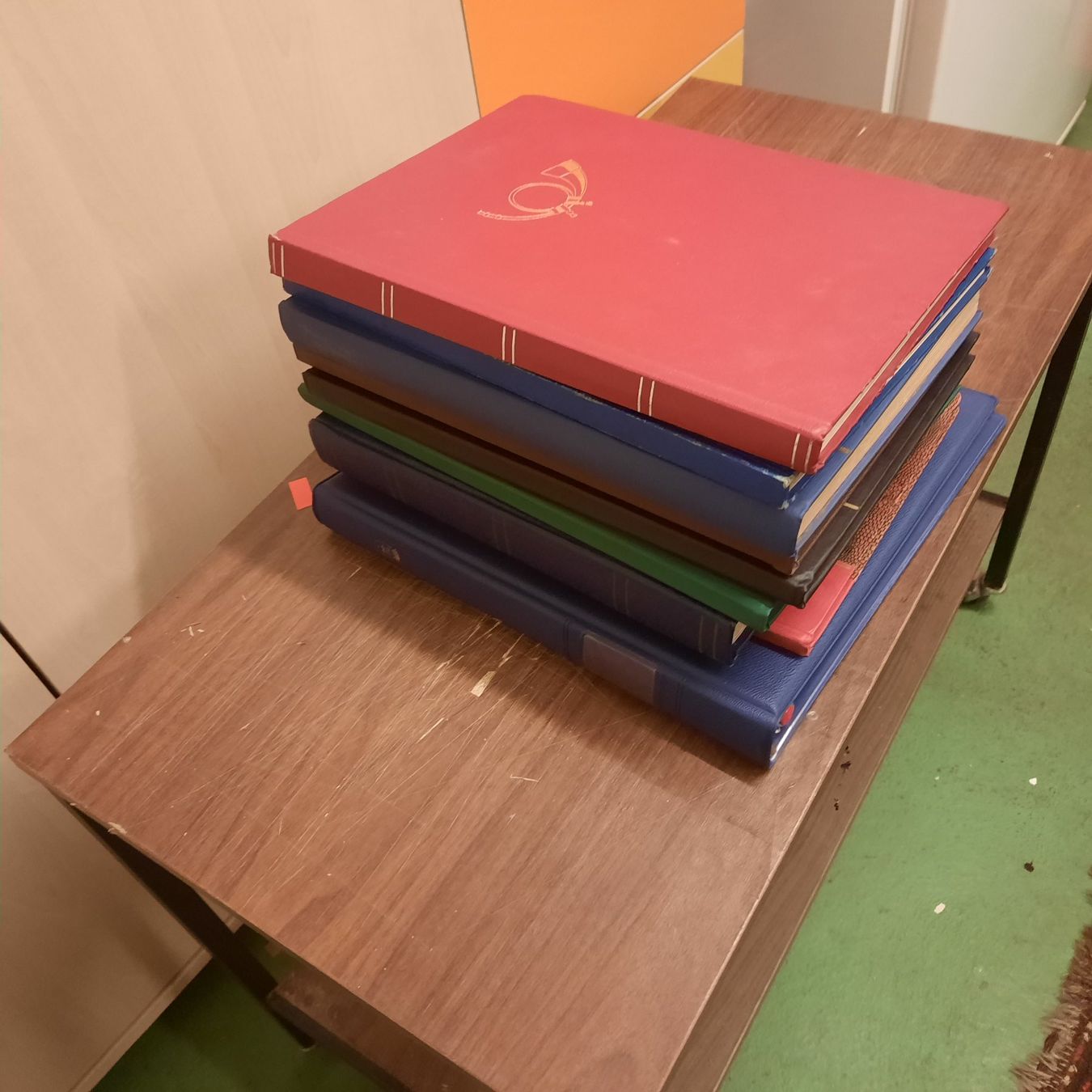 Album: 1 Posten Briefmarken - Alben leer – Usato da Busswil BE venduto da balu37 2