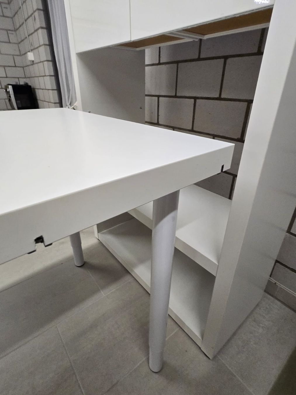 Scaffali: Wandregal mit Tisch, weiss – Usato da Wolfwil venduto da s.ara_c 4