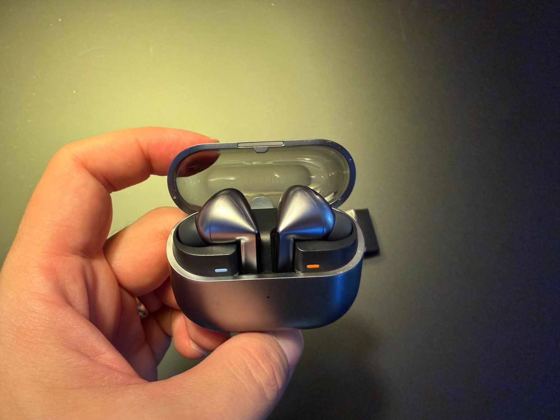 Casques audio: Samsung Galaxy Buds3 Pro grau mit Ladecase – D'occasion à Jonen par giuco 2