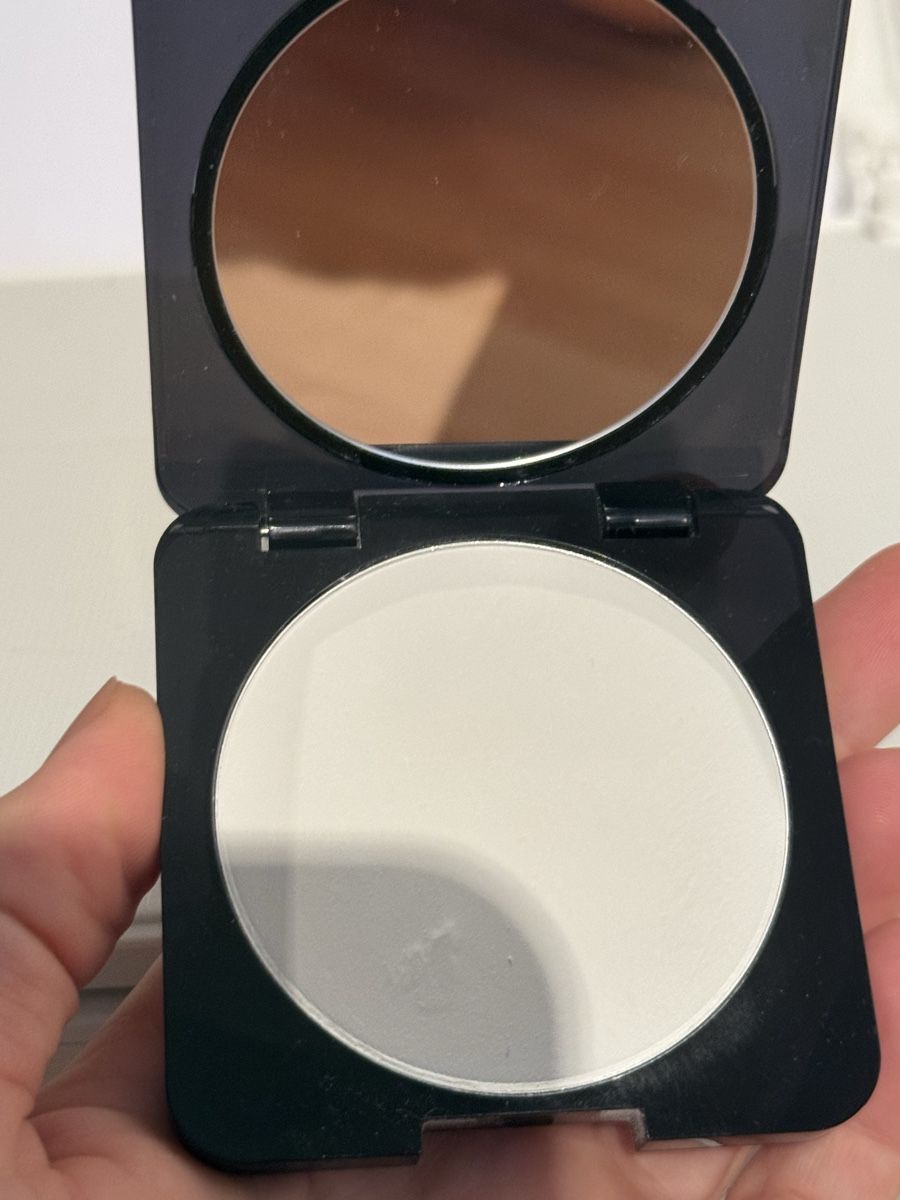 Huda Beauty Maquillage: Huda Beauty easy bake pressed powder – D'occasion à Missy par meduse18 2