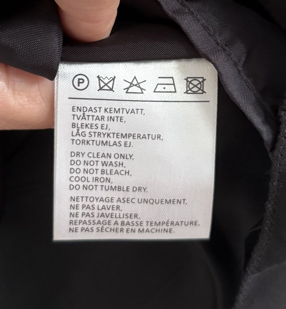 Gonne: Acne Studios Minirock Grösse 38 schwarze Seide, neuwertig  – Nuovo (secondo la descrizione) da Zürich venduto da wei_8n2l 7