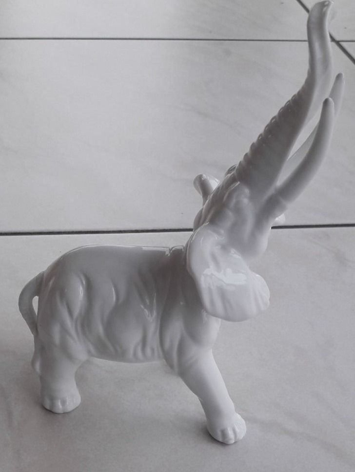 Statuette: Feustel Porzellan Elefant – Nuovo e nell'imballaggio originale da Winistorf venduto da acreativ
