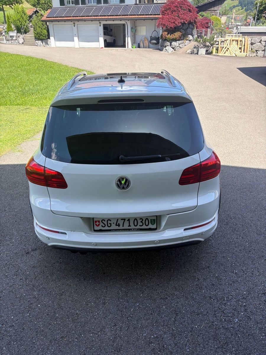 VW Automobili: VW Tiguan 2.0 TSI weiss – Usato da Goldingen venduto da Wolfi04 1