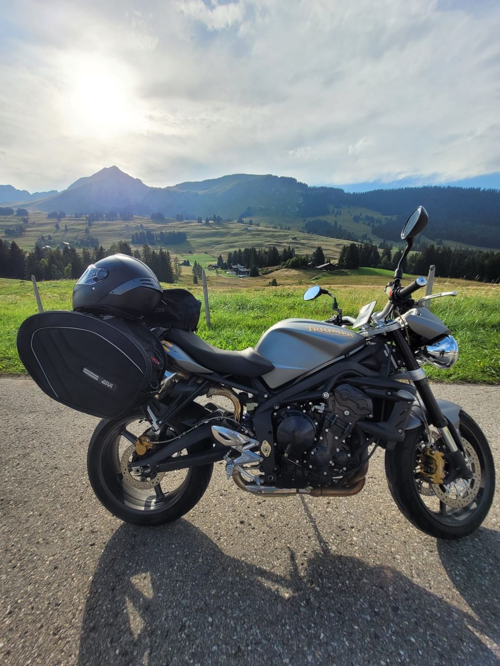 Strada: Triumph Street Triple 675 R – Usato da La Chaux-de-Fonds venduto da little_bubble