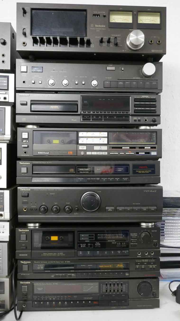 Technics Amplificatori: Riesiges Konvolut an Technics Hifi-Komponenten – Usato da Wenslingen venduto da FairlightCMI 3