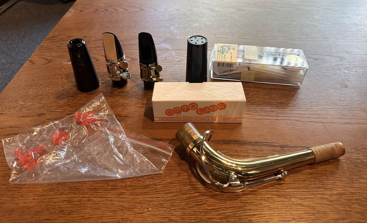 Strumenti musicali: Saxophone Chevallier – Usato da Vevey venduto da Dborg 3
