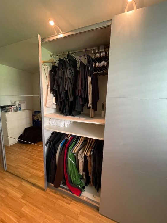 Armoire Pfister 3 portes coulissantes mirrors et 2 LED Kaufen auf Ricardo