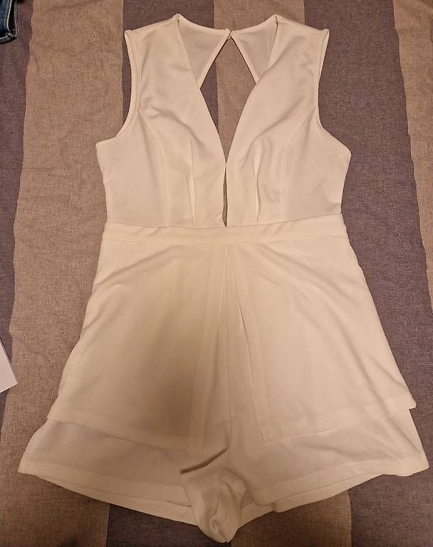 Jumpsuits: Shorts-Overall SHEIN  LGr. – D'occasion à Luzern par maji87 1