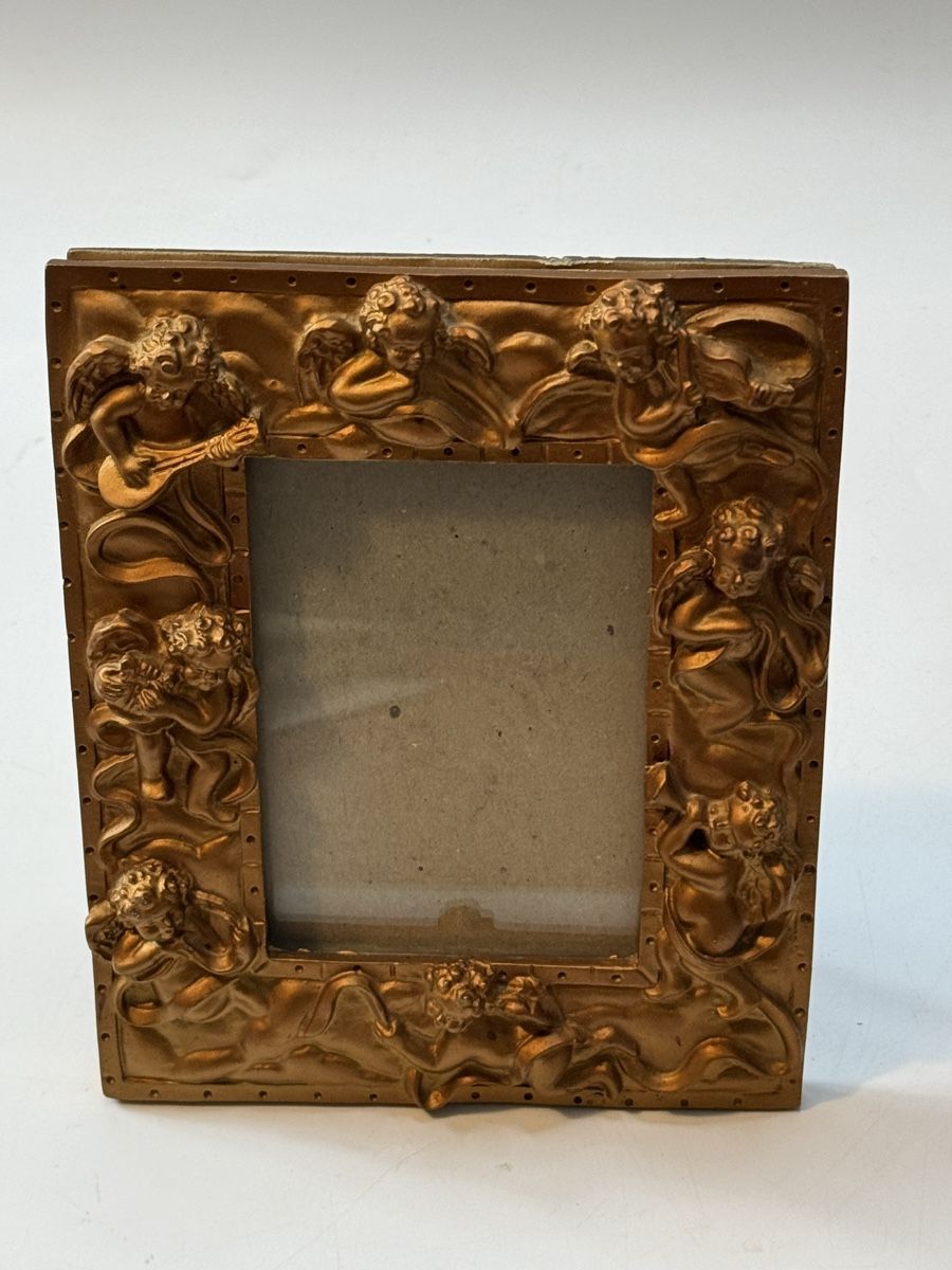 Cadres de tableaux: Goldener Bilderrahmen Ständer Engel      BR-001 – D'occasion à Grenchen par swiss.antiques