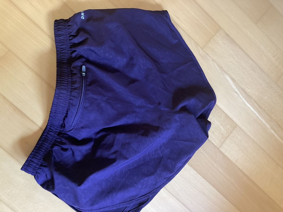 Nike Hosen: Nike Sporthose – Gebraucht aus Zürich von elleon44 1