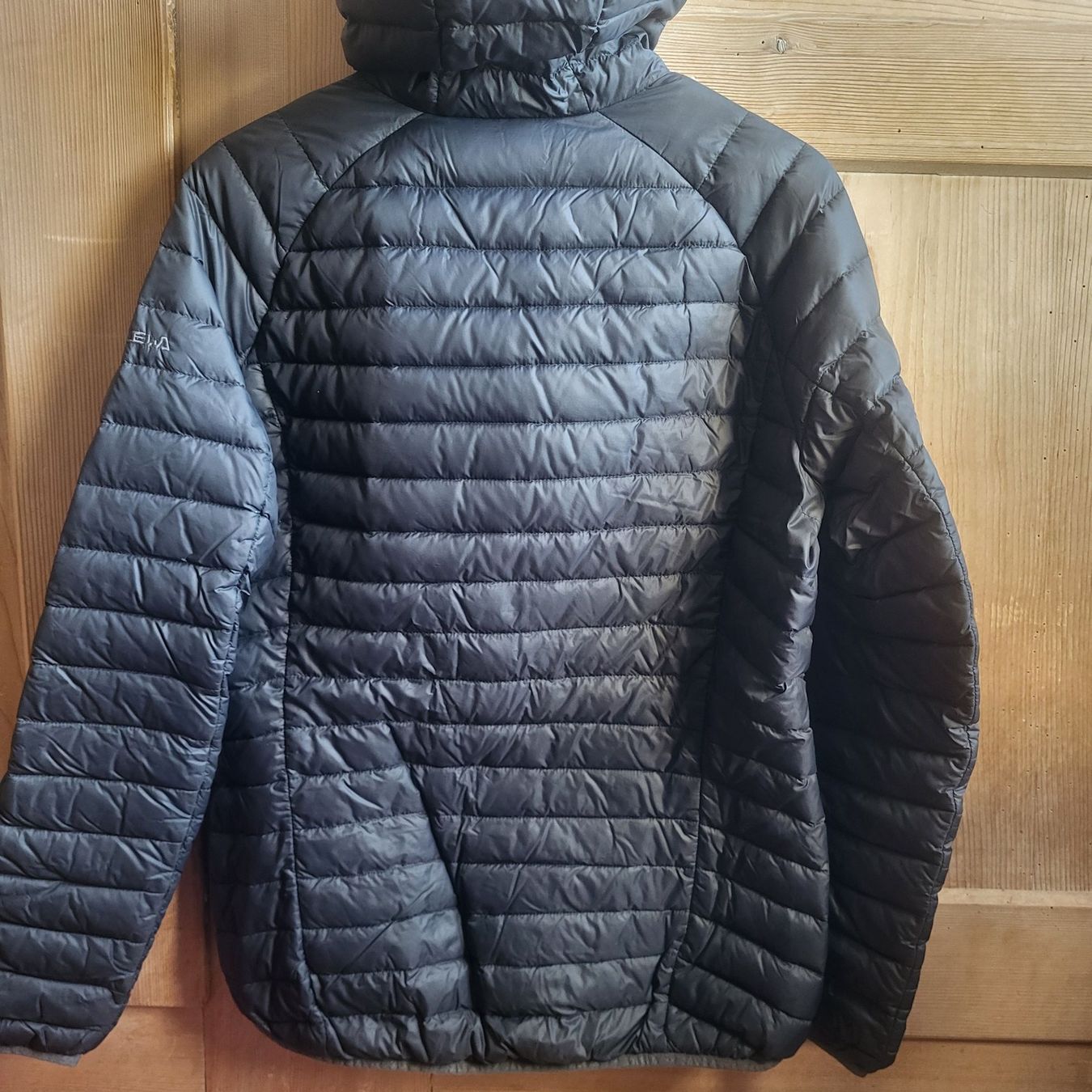 Salewa Giacche: SALEWA Daunenjacke Gr. 40 Dunkelgrau – Usato da Tägertschi venduto da TheChange 1