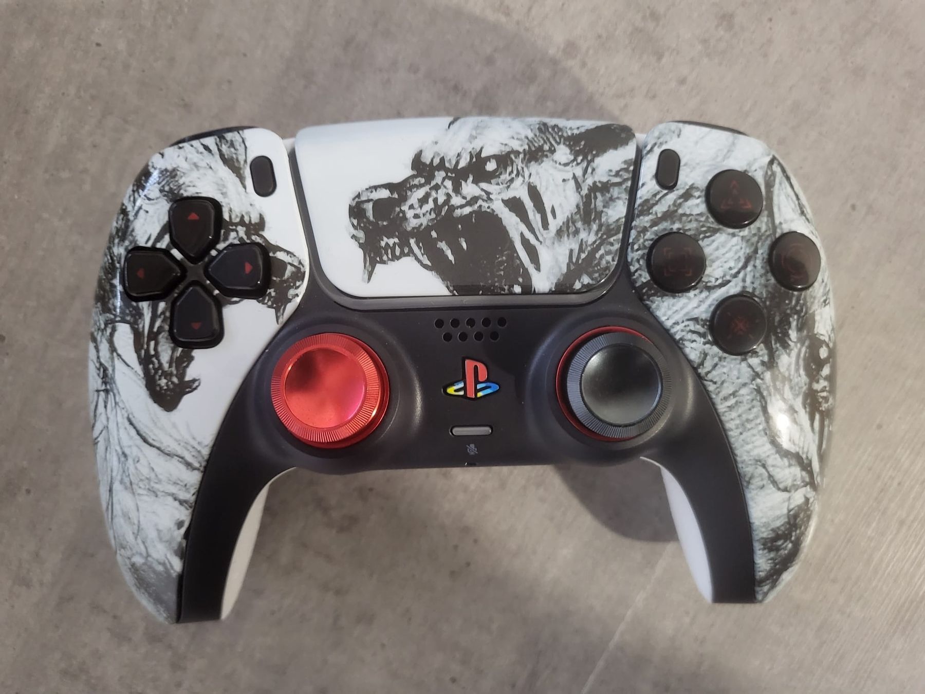 Sony Controller: Custom PS5 Controller Weiss Wolf Design! Neu & mit Garantie! – Nuovo e nell'imballaggio originale da Sargans venduto da ver_ncy5