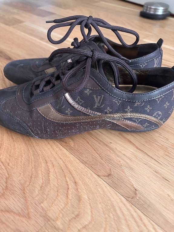 Chaussures femmes: Louis Vuitton Sneakers Gr 37 – D'occasion à Zürich par Brooke 1