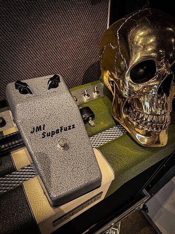 Strumenti musicali: JMI Supa Fuzz – Usato da Montreux venduto da Alligator-AMPS