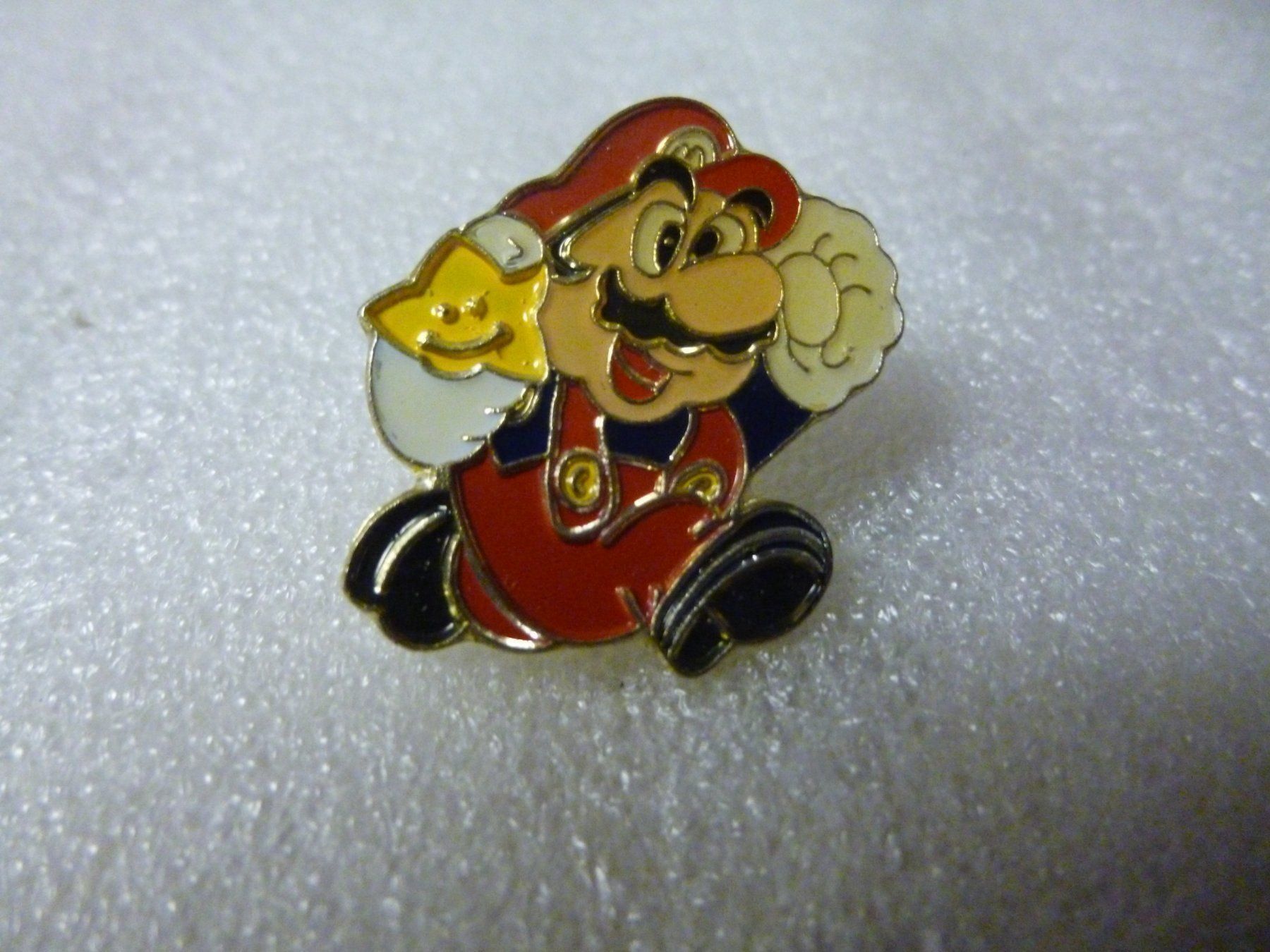Broches & Aiguilles: Nintendo Pins Mario with Star – D'occasion à Pambio Noranco par Pol69