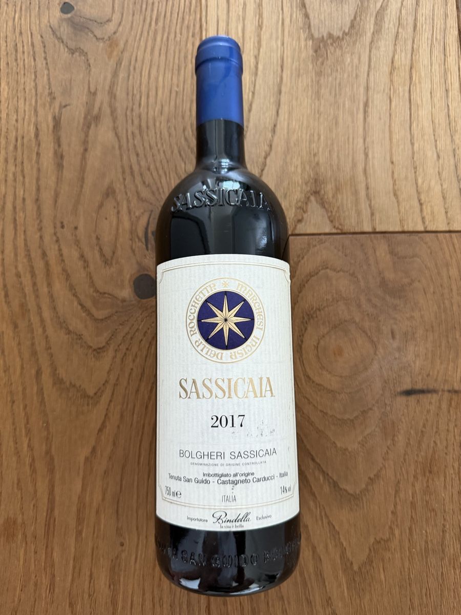 Sassicaia Vino: Sassicaia 2017 – Nuovo e nell'imballaggio originale da Rothenburg venduto da Krystal_Limousines