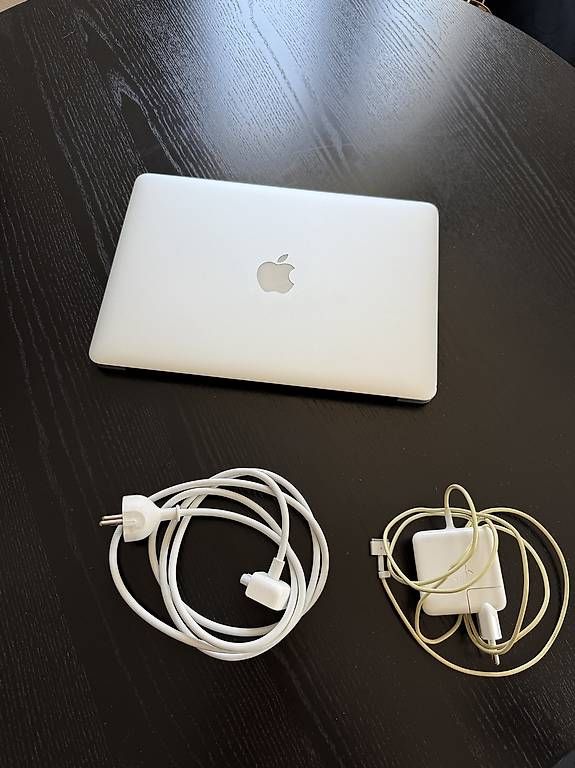 Apple Portables: MacBook Air 13 (2015) – D'occasion à St. Gallen par ram_t2gh