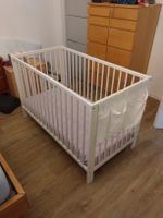 Kinderbett weiss mit Matratze und Zubehör guter Zustand