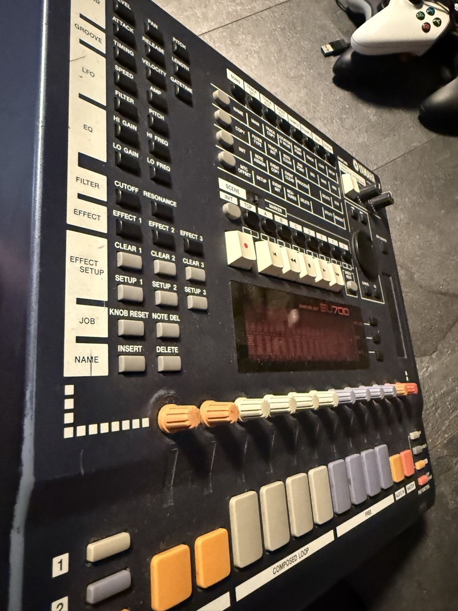 Strumenti musicali: Yamaha SU700 Sampler mit Tasche guter Zustand – Usato da emmenbrücke venduto da tenetene13 2