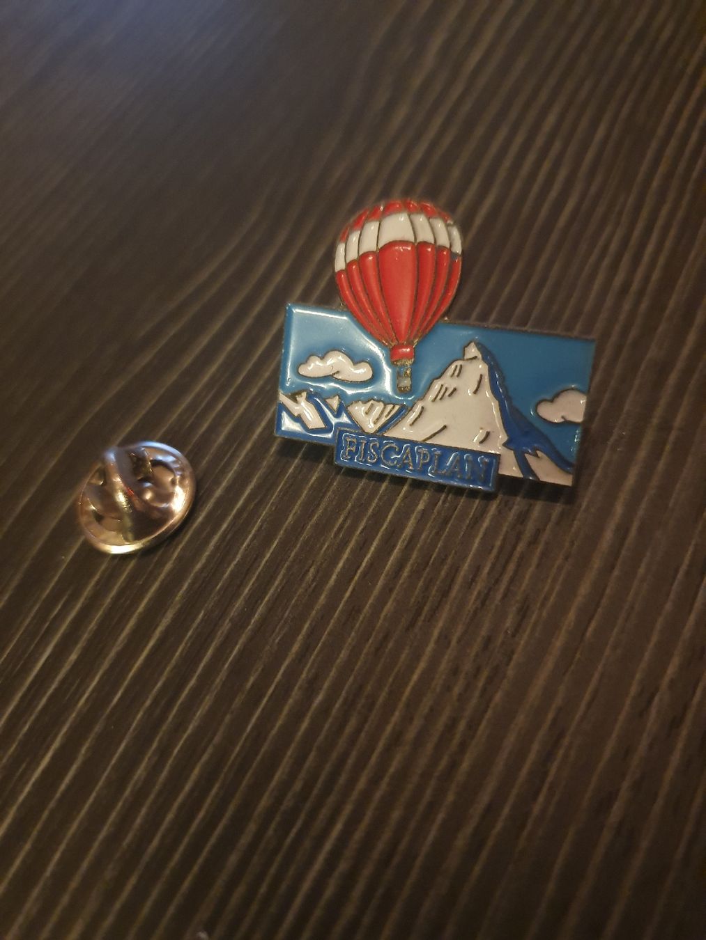 Placchette & Badge: Pin Luftballon Fiscaplan – Usato da Thun venduto da Kissthis
