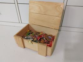 Lot. div. Medaillen 🏅 inklusive Holzkiste (240x180x90mm)