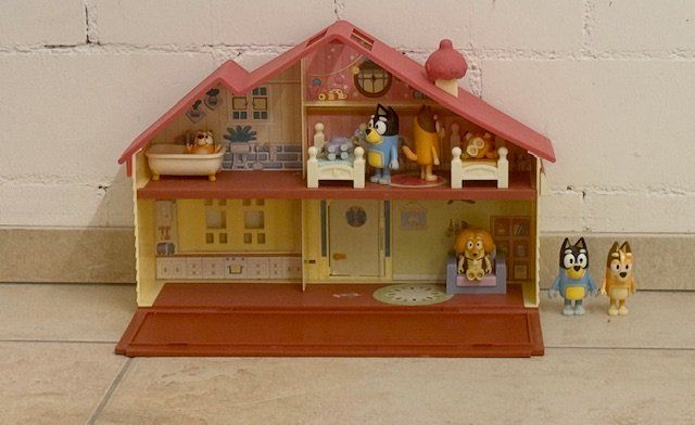 Spielzeuge: Bluey Haus – Gebraucht aus Herrliberg von Mott2018