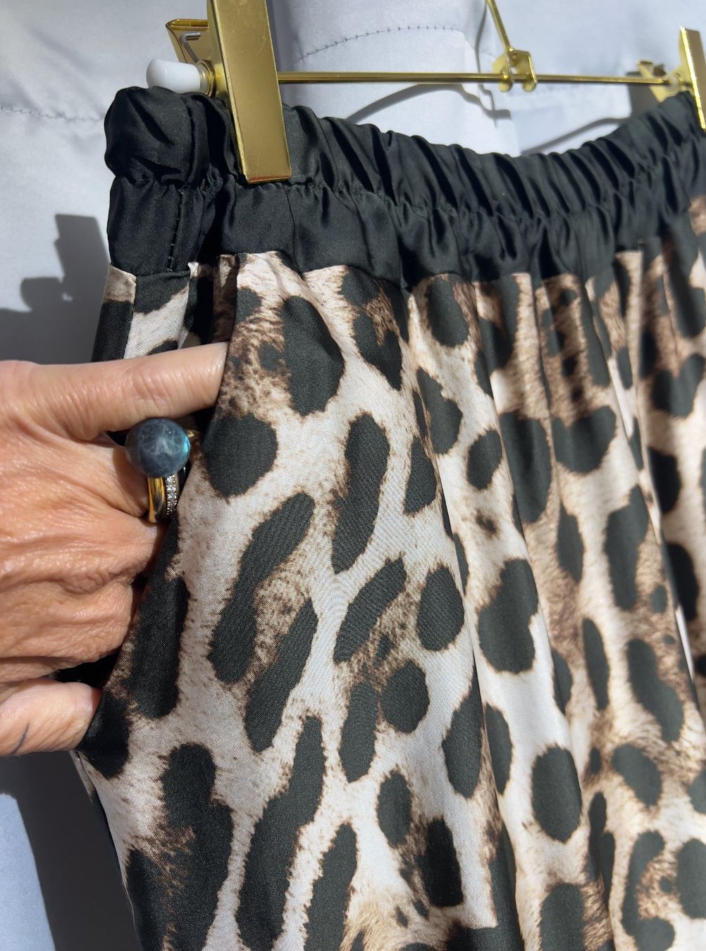 Pantaloni: Lässige weite Leohose oder Ensemble – Nuovo e nell'imballaggio originale da Zürich venduto da Naebeli 3